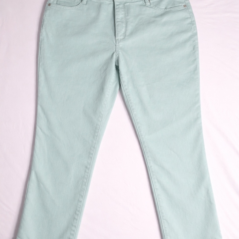 St. John’s Bay Aqua denim capris Women’s Size 16 Spring Coastal Casual